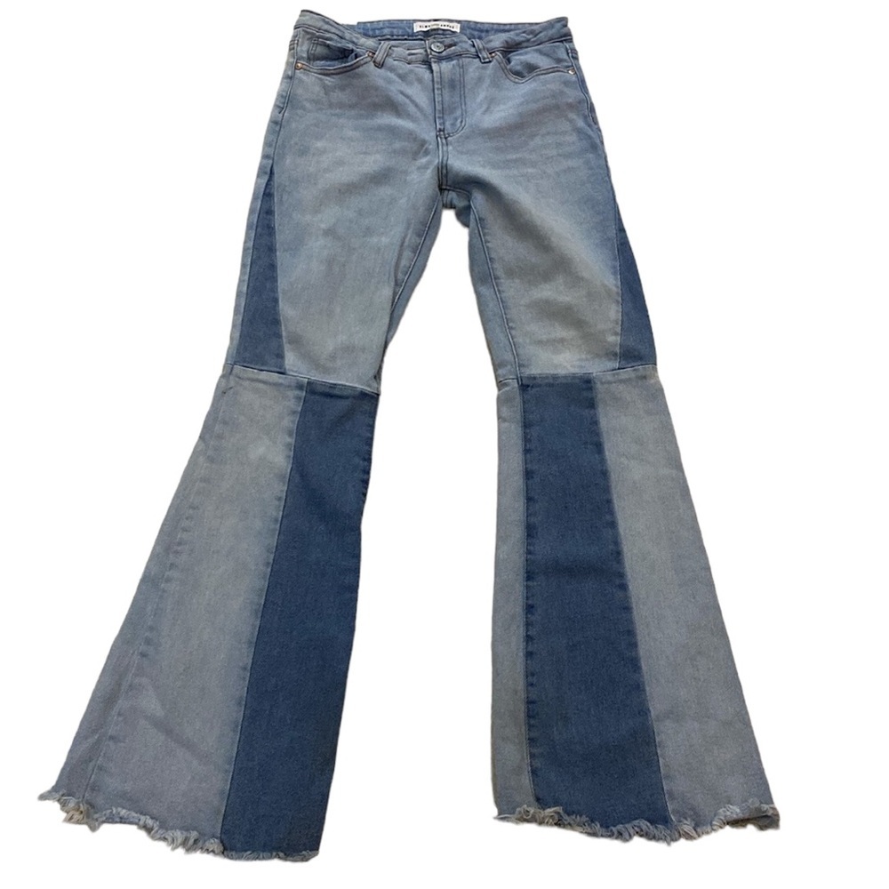 Almost Famous Women's Blue Jeans Size 5 Distress Hem 5 Pocket Machine Wash China